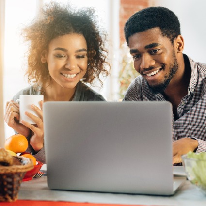 Couple on a computer 